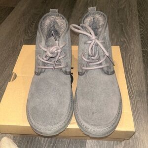 Kids unisex Ugg boot-great , GREAT CONDITION WORN ONCE FOR PHOTOS